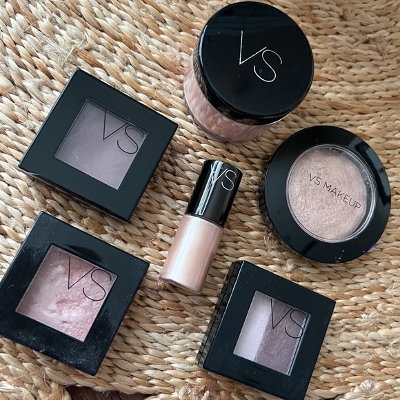 Victoria’s Secret makeup Eyeshadow/Cheek Blush/Illuminator Makeup Bundle - Picture 2 of 8